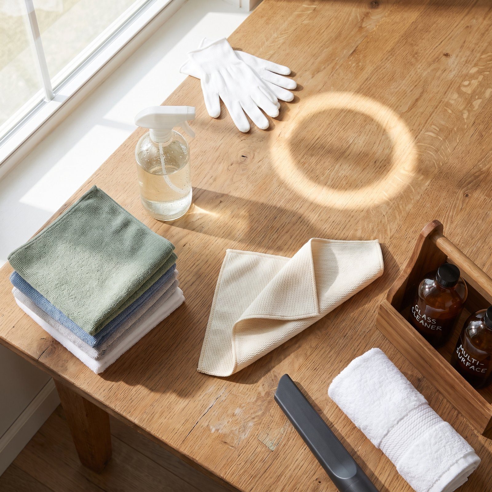 39 Cleaning Habits Hotel Housekeepers Use in Their Own Homes