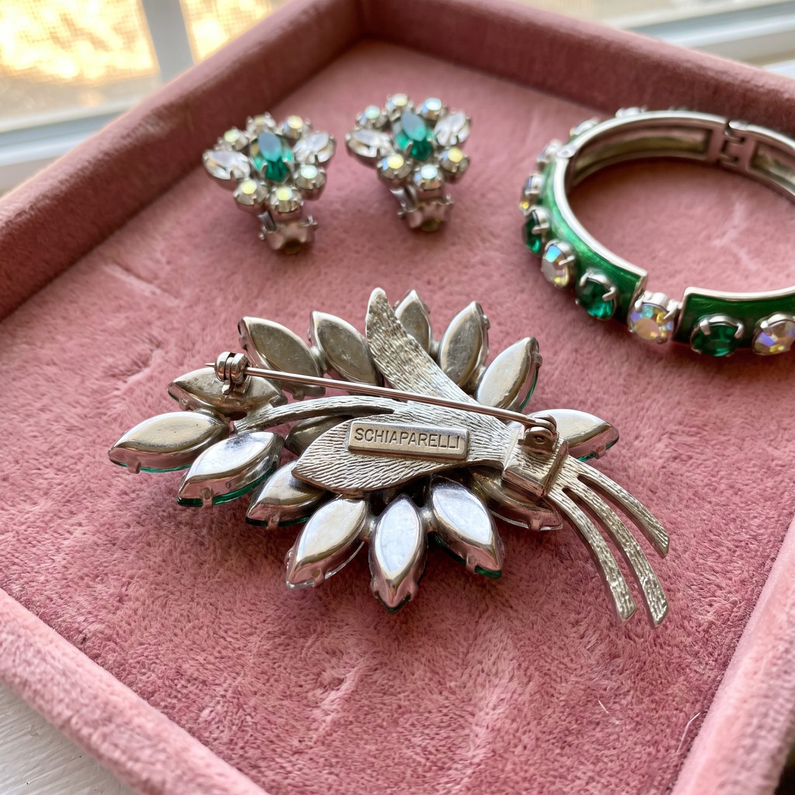 Signed Vintage Costume Jewelry: No Precious Stones, Plenty of Demand