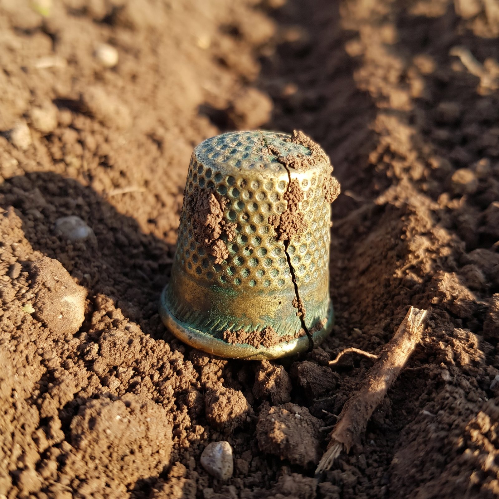 Thimbles: Brass, Aluminum and Silver-Colored Sewing Tools